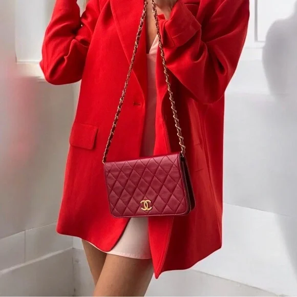 Authentic CHANEL red Lambskin classic single flap 24k gold shoulder bag - Picture 2 of 13